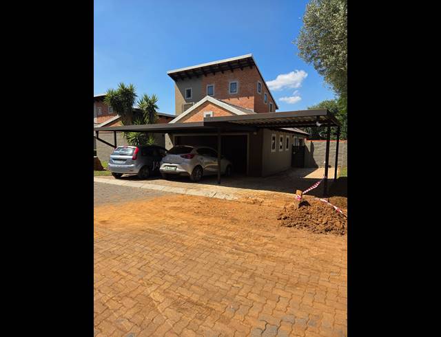 4 BEDROOM FREEHOLD FOR SALE IN WATERVAL EAST
